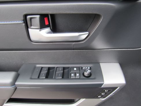 Used 2025 Toyota Tundra Platinum AWD/4WD image 13