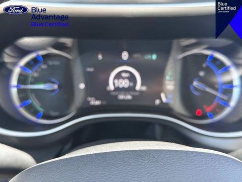 Used 2024 Chrysler Pacifica Limited FWD image 24