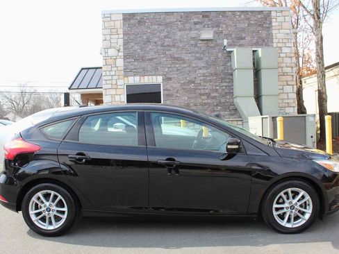 Used 2017 Ford Focus SE image 4