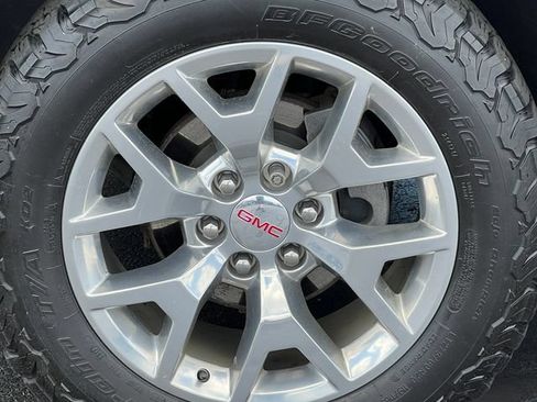 Used 2019 GMC Yukon SLE w/ SLE Value Package AWD/4WD image 6