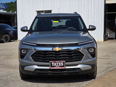 Used 2025 Chevrolet TrailBlazer LT AWD/4WD image 2