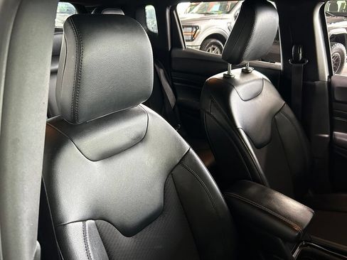 Used 2022 Jeep Compass Latitude FWD image 34
