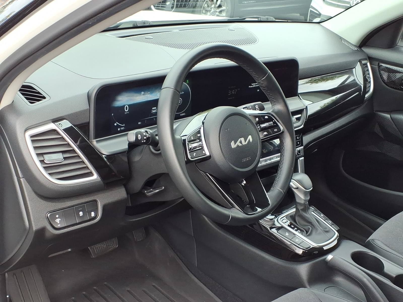Used 2024 Kia Seltos S AWD/4WD image 5