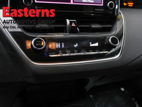 Used 2021 Toyota Corolla LE FWD image 19