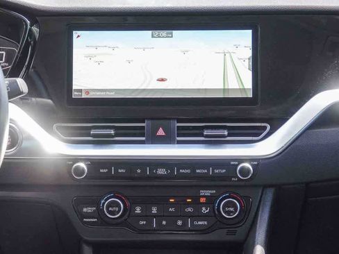 Certified 2022 Kia Niro Touring Special Edition image 12