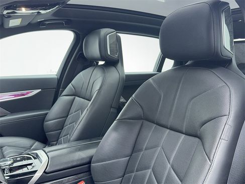 Used 2024 BMW 740i 740i M SPORT,NAV,CAM,PANO,BLIN image 37