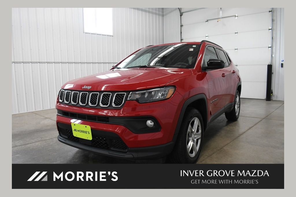 Used 2024 Jeep Compass Latitude AWD/4WD image 1