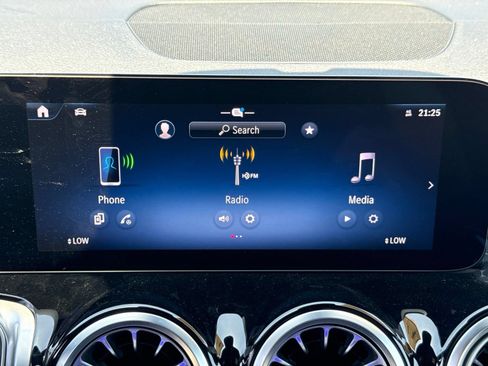 Used 2025 Mercedes-Benz GLB 250 image 26