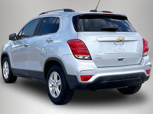 Used 2019 Chevrolet Trax LT w/ LT Convenience Package FWD image 4