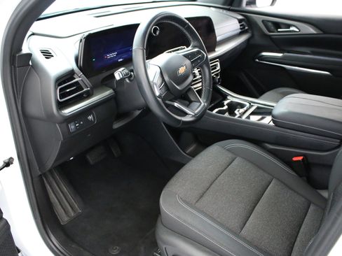 Used 2024 Chevrolet Traverse LT w/ LPO, Floor Liner Package FWD image 21