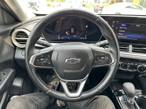 Used 2024 Chevrolet Trax ACTIV w/ Sunroof Package FWD image 30