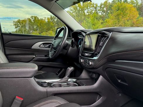Used 2020 Chevrolet Traverse RS w/ LPO, Floor Liner Package image 11