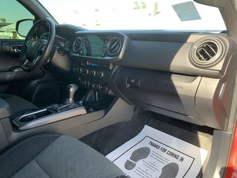 Used 2022 Toyota Tacoma TRD Off-Road w/ Technology Package AWD/4WD image 28