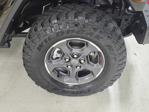 Used 2022 Jeep Gladiator Rubicon w/ LED Lighting Group AWD/4WD image 9