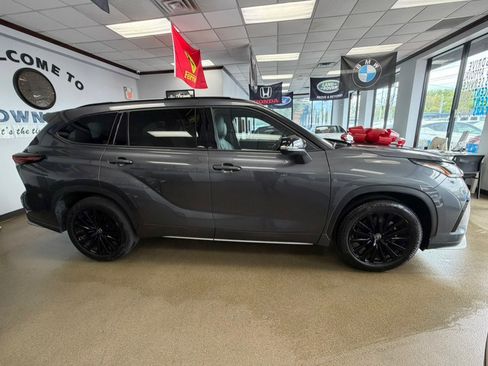 Used 2025 Toyota Highlander XSE AWD/4WD image 14