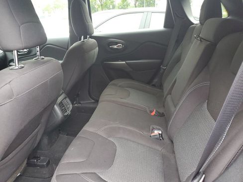 Used 2020 Jeep Cherokee Latitude FWD image 12