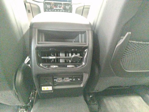 Used 2023 Jeep Grand Cherokee Limited AWD/4WD image 11