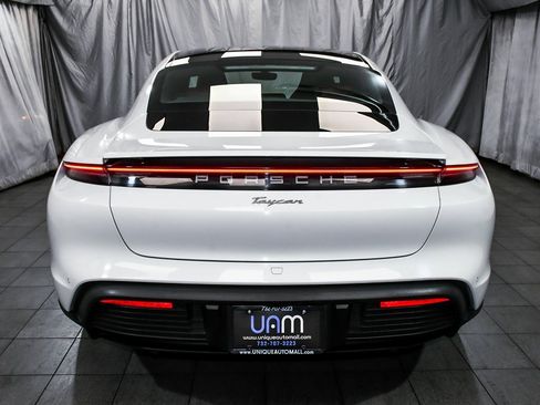 Used 2022 Porsche Taycan image 5