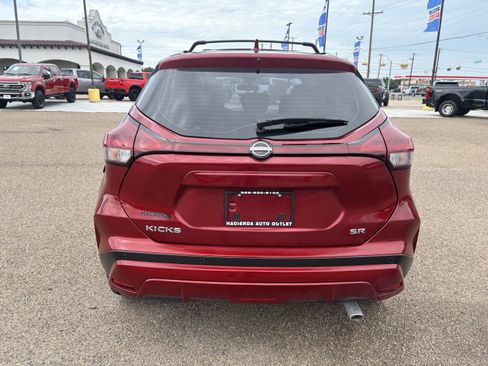 Used 2023 Nissan Kicks SR w/ Exterior Package FWD image 3
