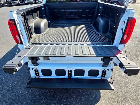 Used 2025 GMC Sierra 1500 SLT AWD/4WD image 9