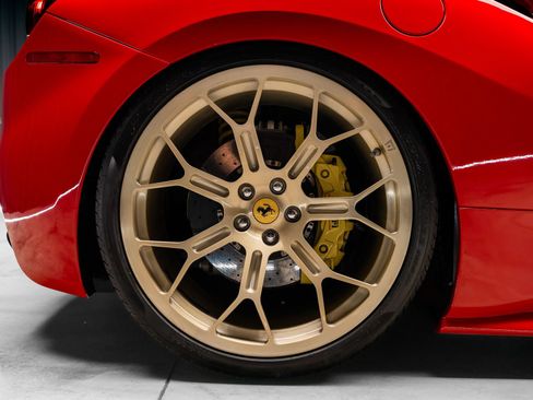 Used 2018 Ferrari 488 GTB RWD image 31