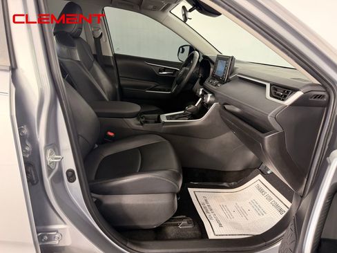 Used 2020 Toyota RAV4 XLE Premium FWD image 33