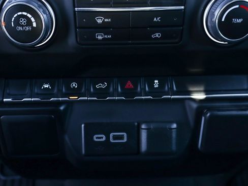 Used 2023 Chevrolet Silverado 1500 Custom image 35