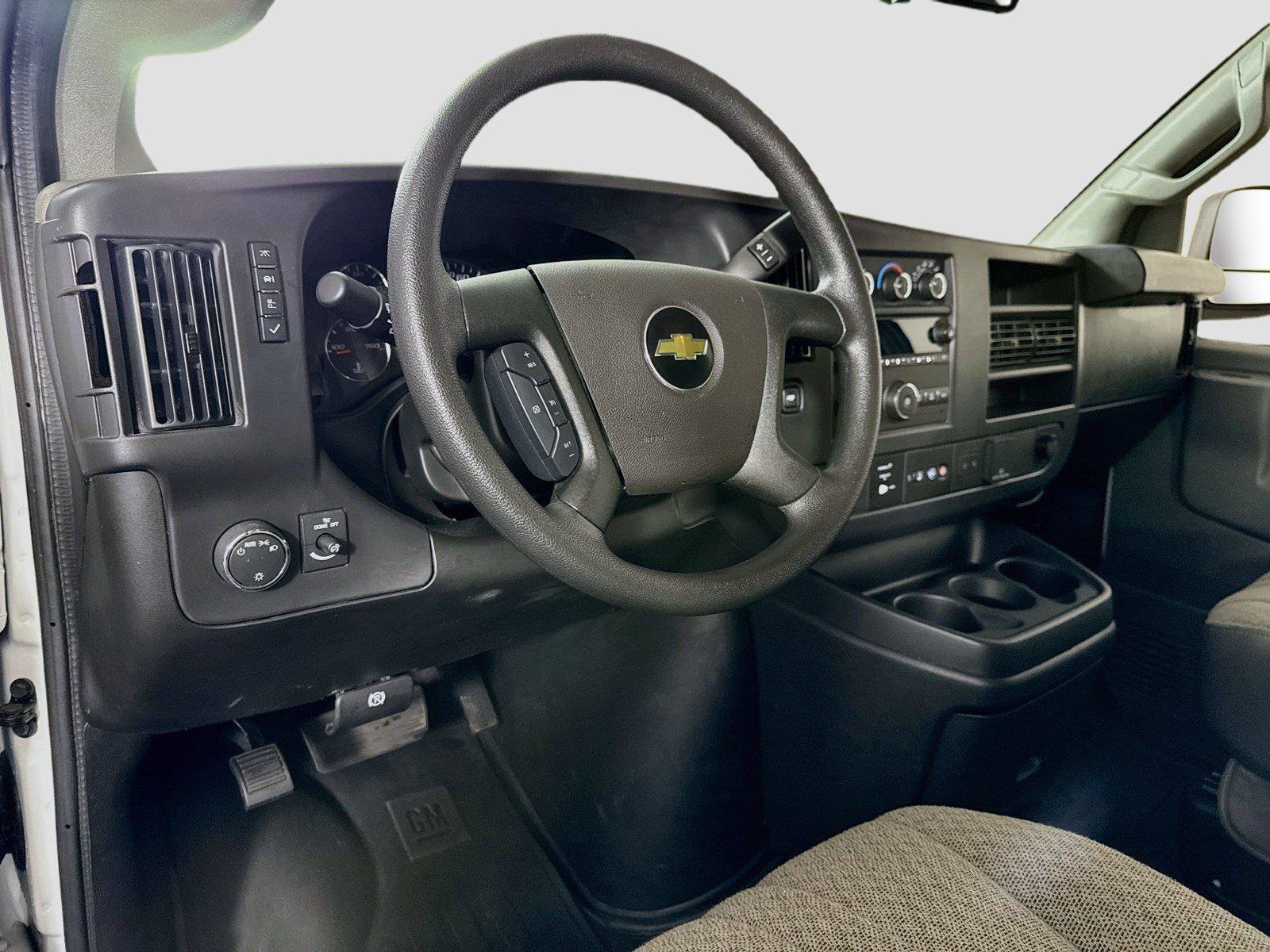 Used 2025 Chevrolet Express 3500 LT w/ LT Preferred Equipment Group RWD image 2