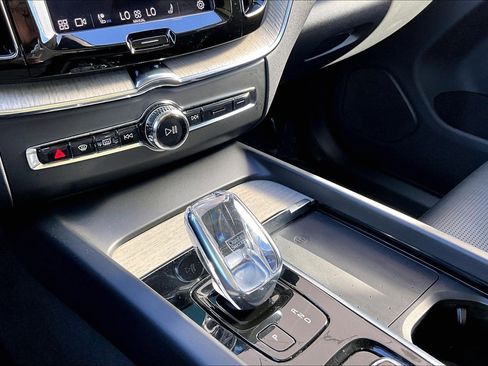 Used 2022 Volvo XC60 T8 Inscription w/ Advanced Package image 32