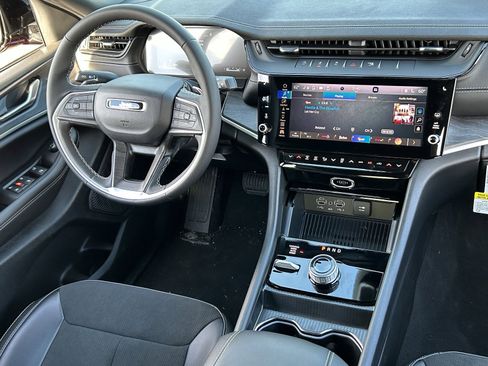 New 2026 Jeep Grand Cherokee Altitude image 11