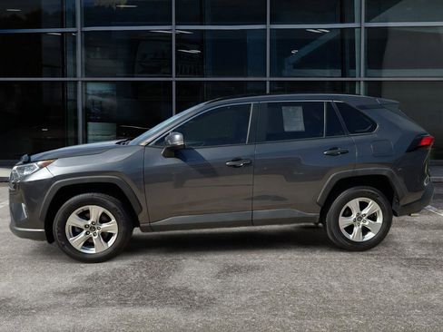 Used 2019 Toyota RAV4 XLE w/ Convenience Package FWD image 4