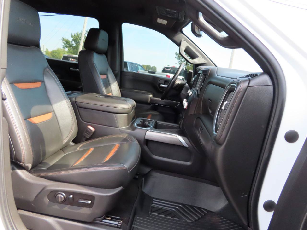 Used 2020 GMC Sierra 2500 AT4 w/ AT4 Premium Package AWD/4WD image 54