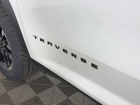 Used 2024 Chevrolet Traverse Z71 w/ Enhanced Driving Package image 19