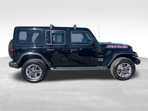 Used 2022 Jeep Wrangler Unlimited Sahara AWD/4WD image 8