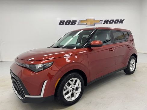 Used 2024 Kia Soul LX w/ Option Group 015 FWD image 1