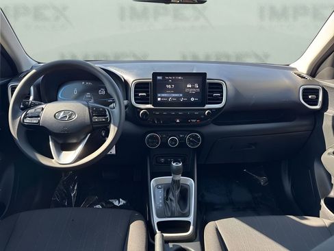 Used 2025 Hyundai Venue SE image 11