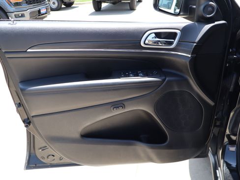 Used 2022 Jeep Grand Cherokee Limited w/ Tech Group RWD image 12