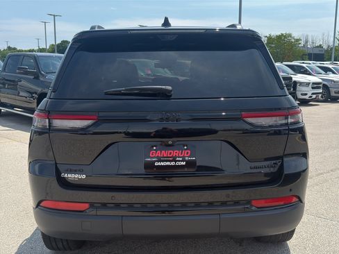 Used 2024 Jeep Grand Cherokee Limited w/ Luxury Tech Group II AWD/4WD image 7