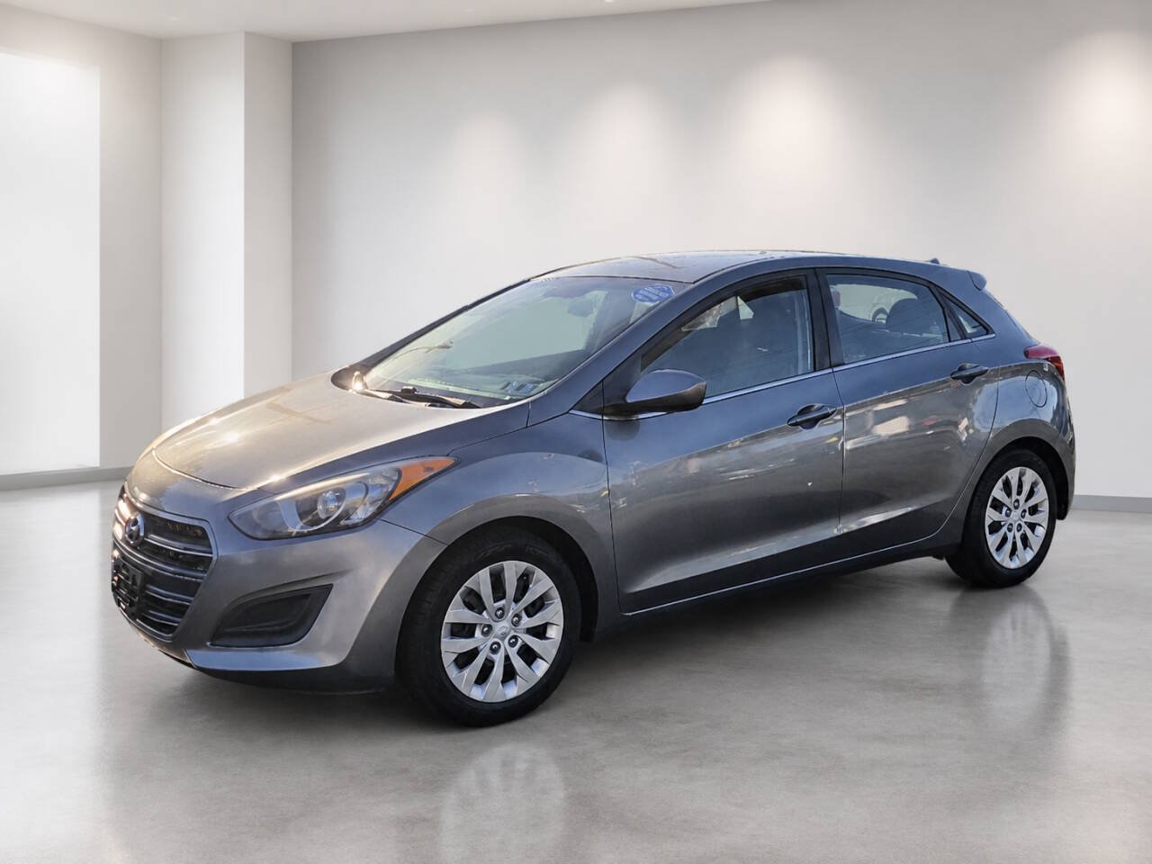 Used 2017 Hyundai Elantra GT FWD image 2
