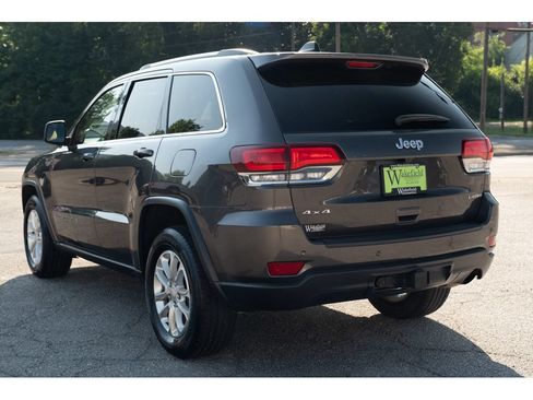 Used 2021 Jeep Grand Cherokee Laredo w/ Security & Convenience Group AWD/4WD image 6
