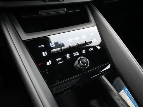 New 2026 Porsche Macan 4 Electric AWD/4WD image 17