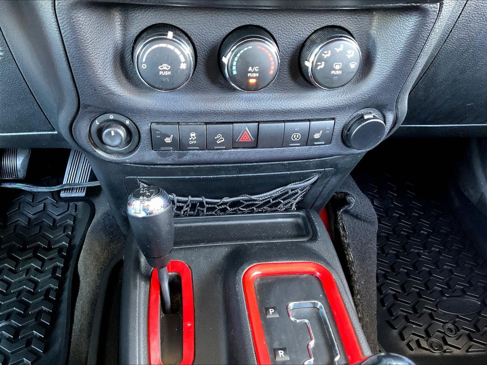 Used 2017 Jeep Wrangler Unlimited Sahara w/ Connectivity Group AWD/4WD image 15