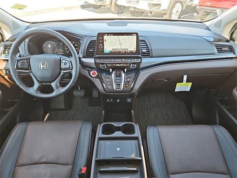 Used 2025 Honda Odyssey Elite image 16