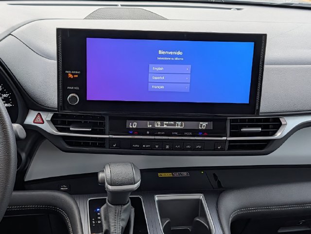 Certified 2026 Toyota Sienna XLE FWD image 15
