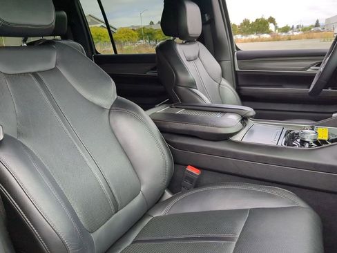 Used 2023 Jeep Wagoneer L Series III w/ Preferred Equipment Group image 8