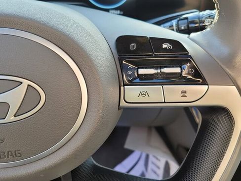 Used 2025 Hyundai Elantra SEL image 20