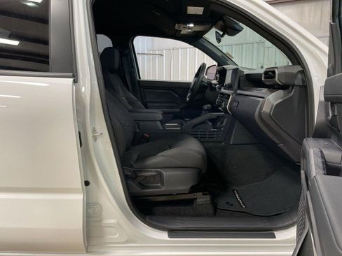 Used 2024 Toyota Tacoma SR5 AWD/4WD image 31