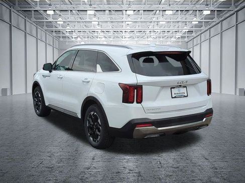Used 2024 Kia Sorento S FWD image 3