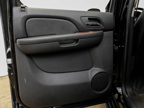 Used 2012 Chevrolet Avalanche LS image 37