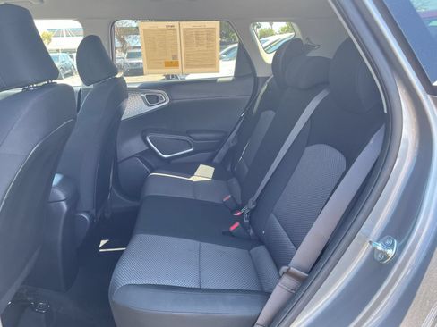 Used 2025 Kia Soul LX w/ LX Technology Package FWD image 30